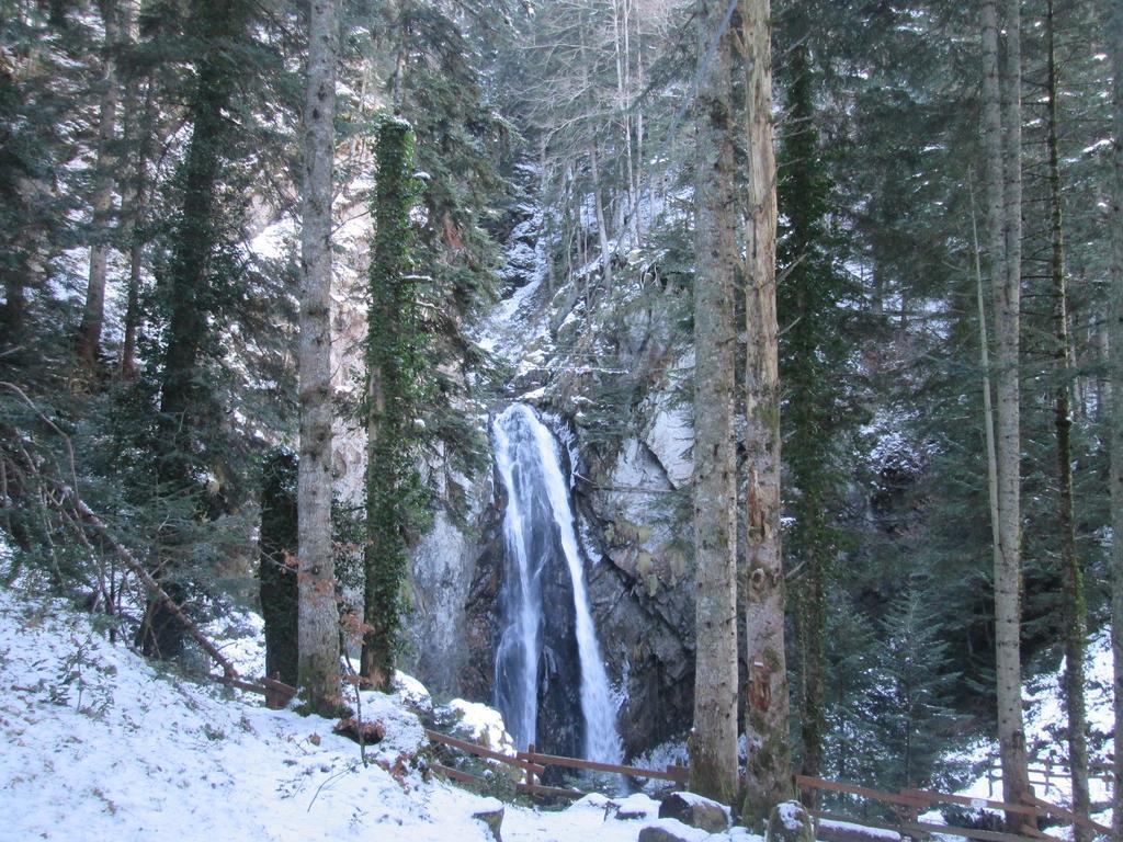 Gite Auberge Les Cascades La Mongie Exterior photo